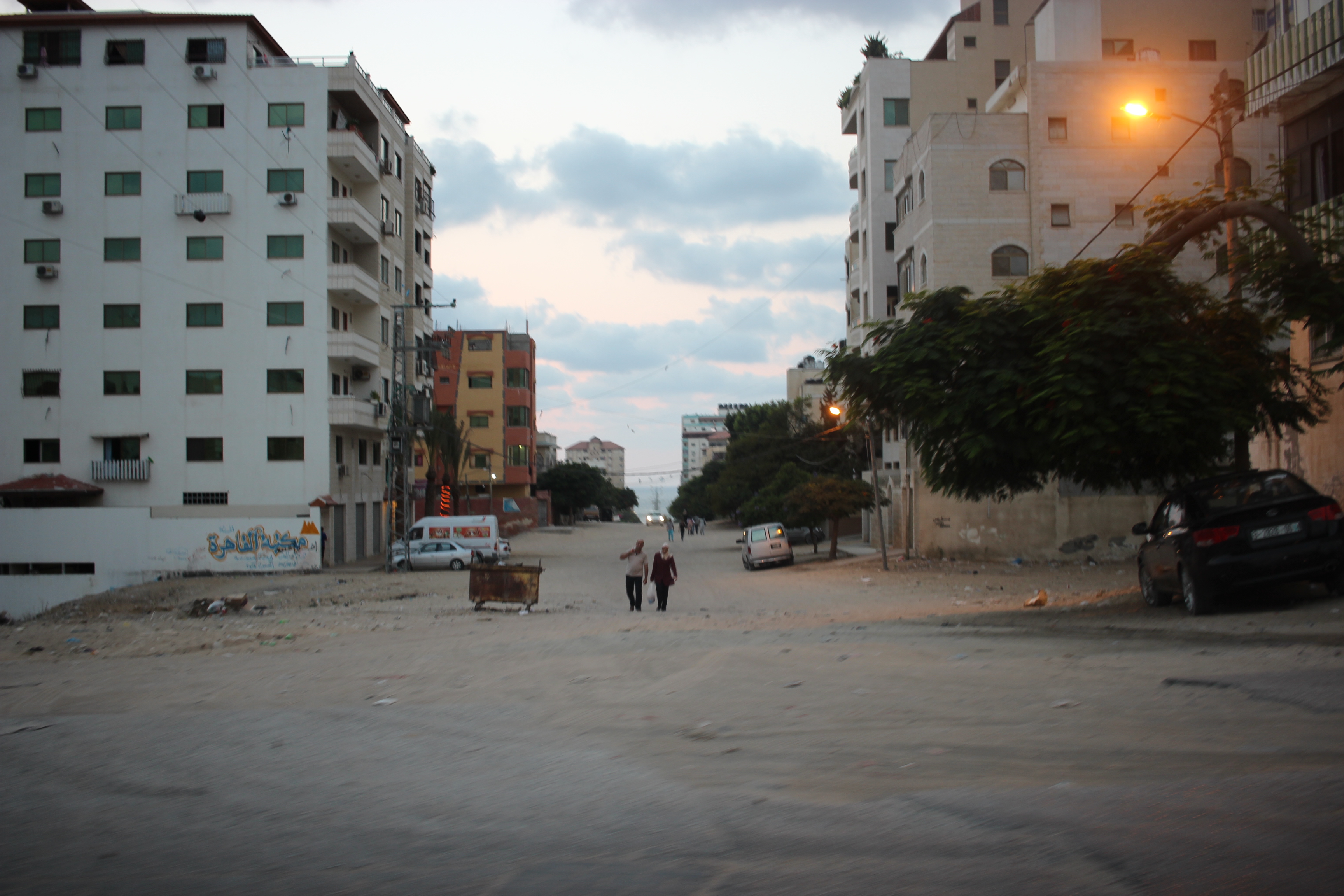 Accelerating Startups Under Blockade